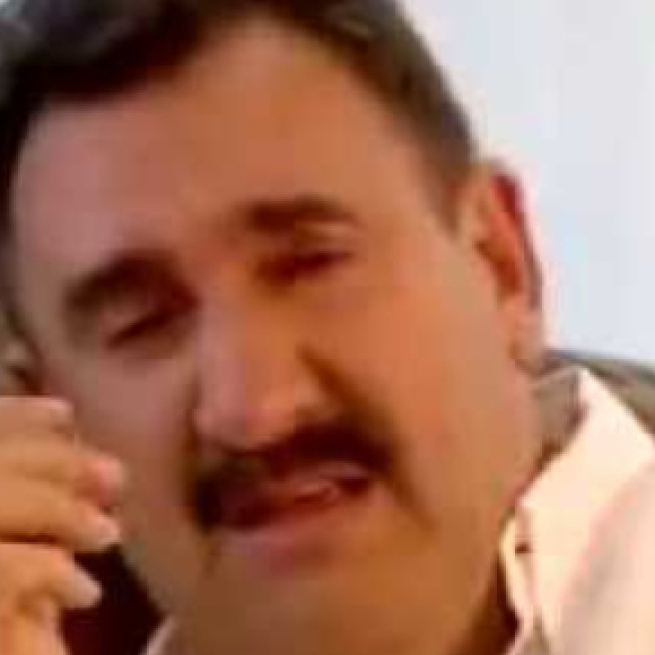 Ex-amigo processa Ratinho, se arrepende, chora e pede perdão
