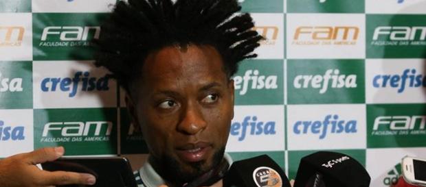 Aposentado e hoje diretor da equipe Aposentado e hoje diretor da equipe