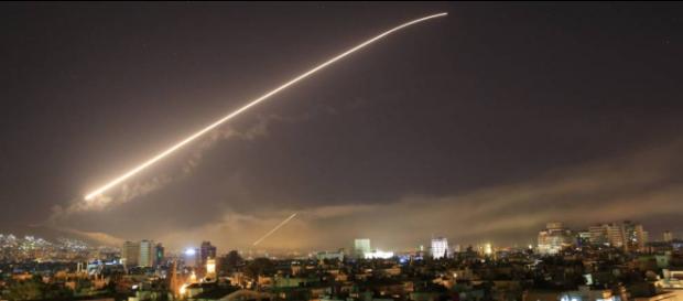 Estados Unidos bombardea Siria en coalición con Francia y Reino Unido. - listinusa.net Estados Unidos bombardea Siria en coalición con Francia y Reino Unido. - listinusa.net