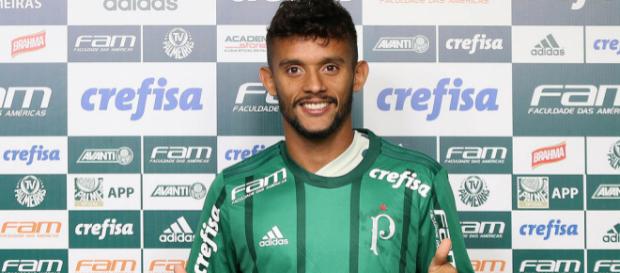 O meia se destacou pelo alviverde da capital O meia se destacou pelo alviverde da capital