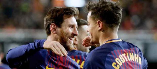 Philippe Coutinho celebrando com Leo Messi Philippe Coutinho celebrando com Leo Messi