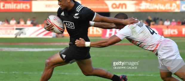 Regan Ware (R) de Nueva Zelanda compite por la pelota contra Don Norton ... - gettyimages Regan Ware (R) de Nueva Zelanda compite por la pelota contra Don Norton ... - gettyimages