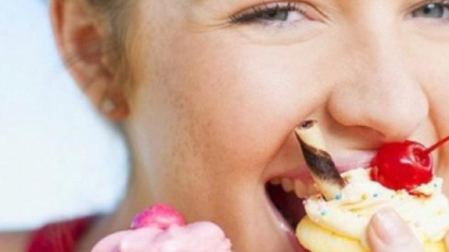 Rivincita dei golosi di dolci, accumulano meno grasso