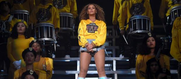 #Beychella fue el hashtag usado la noche de ayer para comentar en redes sociales el grandioso espectáculo de la artista. #Beychella fue el hashtag usado la noche de ayer para comentar en redes sociales el grandioso espectáculo de la artista.