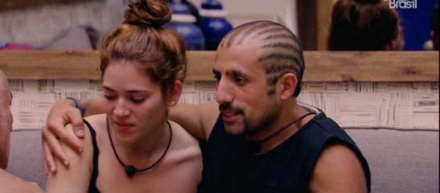 Kaysar abre mão da imunidade, após cumprir quase 43 horas de prova no ''BBB18'' Kaysar abre mão da imunidade, após cumprir quase 43 horas de prova no ''BBB18''