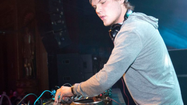 Il dj svedese Avicii al lavoro