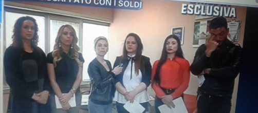 Le ragazze che hanno denunciato di aver versato soldi ad un agente per partecipare al GF