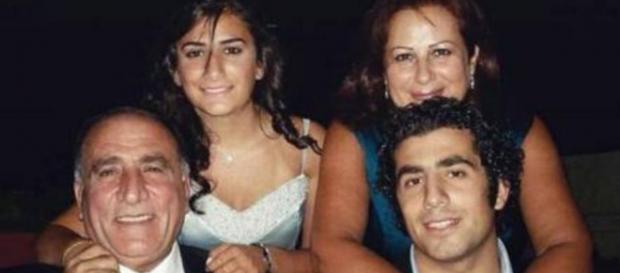 Pais de Kaysar estão na Síria em meio à guerra Pais de Kaysar estão na Síria em meio à guerra