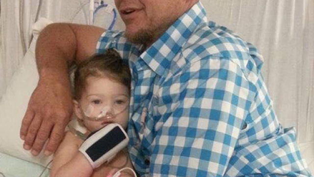 Grazie alla crescita dei peli pubici i medici scoprirono il tumore all'ovaio.