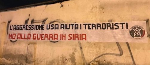 Lo striscione di Casapound contro il recente raid missilistico in Siria