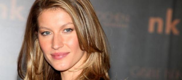 As madeixas de Gisele Bundchen é o sonho de consumo de toda mulher. As madeixas de Gisele Bundchen é o sonho de consumo de toda mulher.