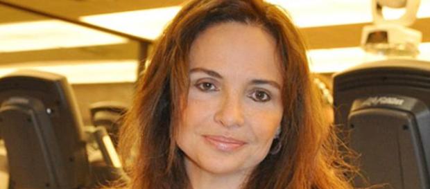 Atriz chegou a culpar bebida por detonar Record TV e autor da emissora famoso . Atriz chegou a culpar bebida por detonar Record TV e autor da emissora famoso .