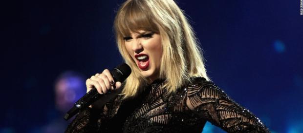 Em menos de um mês, residência de Taylor Swift é ataca duas vezes. Em menos de um mês, residência de Taylor Swift é ataca duas vezes.