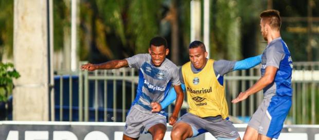 Jogadores do Grêmio treinam para a partida contra o Cerro Porteño, nesta terça - Foto: Lucas Uebel / Grêmio FBPA Jogadores do Grêmio treinam para a partida contra o Cerro Porteño, nesta terça - Foto: Lucas Uebel / Grêmio FBPA