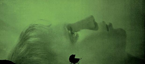 La locandina di "Rosemary's Baby": un patto col demonio per Guy e Rosemary? La locandina di "Rosemary's Baby": un patto col demonio per Guy e Rosemary?