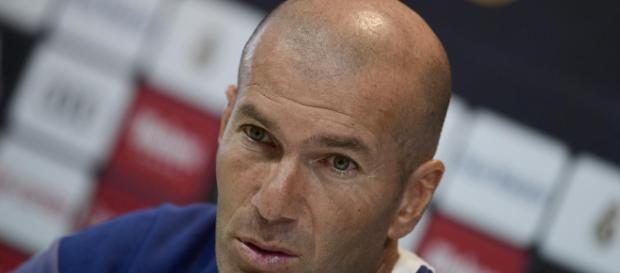 Mercato - Real Madrid : Zidane tranche sur les dossiers Bale et Benzema ! Mercato - Real Madrid : Zidane tranche sur les dossiers Bale et Benzema !