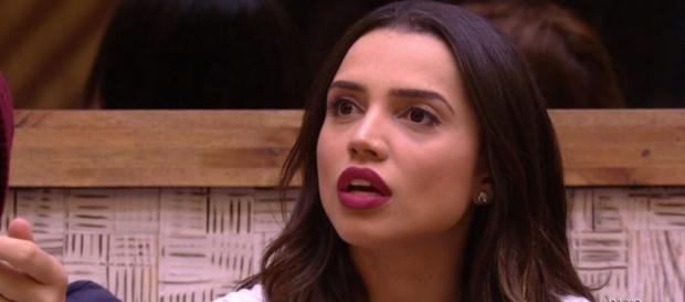 Paula acusa produção de beneficiar jogador no programa. Paula acusa produção de beneficiar jogador no programa.