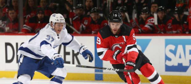 Taylor Hall fue la diferencia en el partido para los Devils. - NHL.com. Taylor Hall fue la diferencia en el partido para los Devils. - NHL.com.