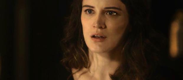 Clara fica chocada com as revelações de Gael Clara fica chocada com as revelações de Gael