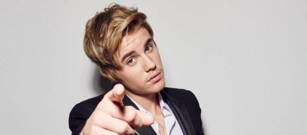 Justin Bieber golpea a hombre que estaba agrediendo a una chica. Justin Bieber golpea a hombre que estaba agrediendo a una chica.