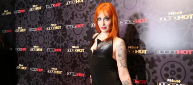 Mel Fire foi eleita a atriz de filmes adultos revelação LGBT de 2017 no Prêmio Sexy Hot. Mel Fire foi eleita a atriz de filmes adultos revelação LGBT de 2017 no Prêmio Sexy Hot.