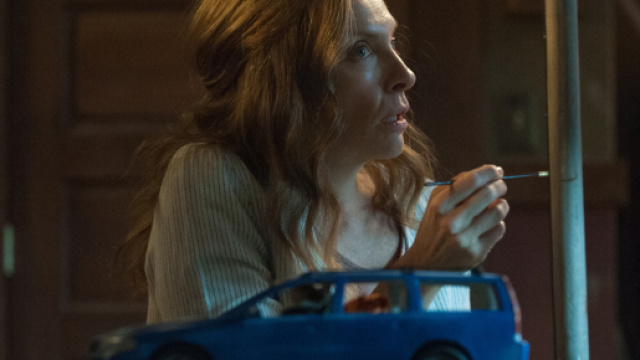 Toni Collette in una scena di 'Hereditary' di Ari Aster