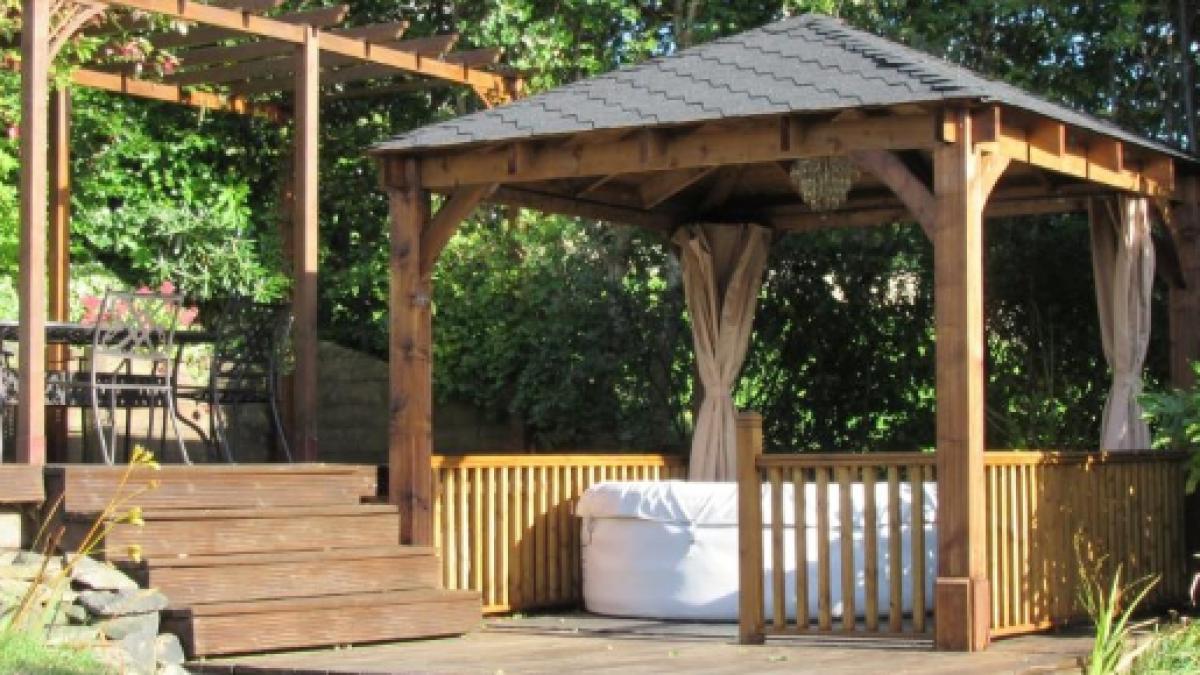 Mai più permessi per gazebo, muretti e piccoli lavori Pergolati in legno per auto
