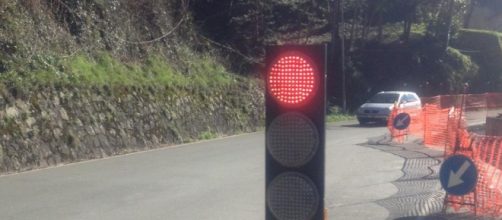 In Cina semafori che spruzzano acqua contro pedoni che passano con il rosso