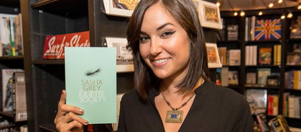 A lendária atriz de filmes adultos aposentada Sasha Grey escreveu o livro 'Juliette Society'. A lendária atriz de filmes adultos aposentada Sasha Grey escreveu o livro 'Juliette Society'.