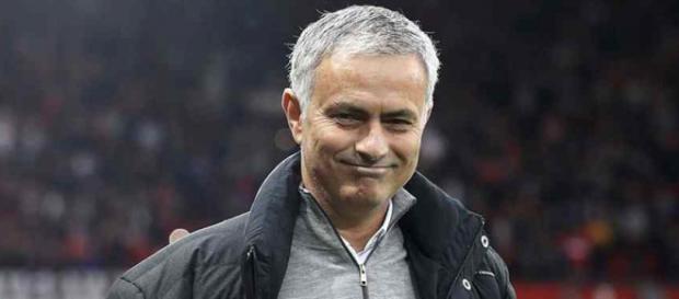 José Mourinho continua orientando o Manchester United José Mourinho continua orientando o Manchester United