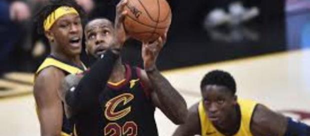 Lebron James martyrisant les Pacers Lebron James martyrisant les Pacers