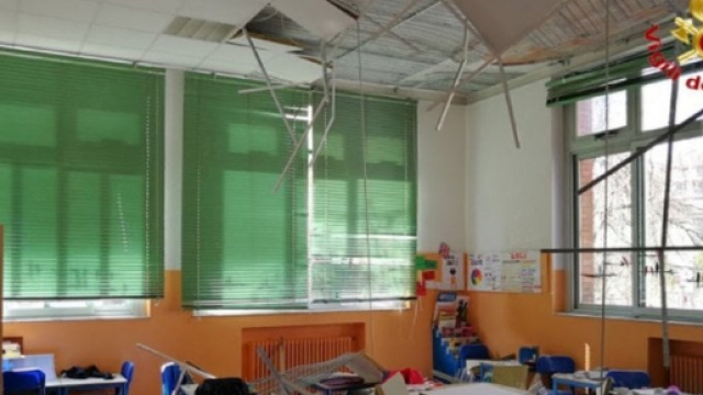 Busto Arsizio, crolla controsoffitto in una seconda elementare