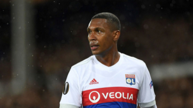 Le défenseur brésilien de l'OL prévient l'OM