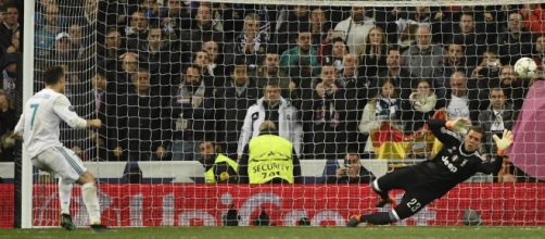 VIDEO - Rouge pour Gigi Buffon, penalty de Ronaldo : la 97e minute ... - eurosport.fr