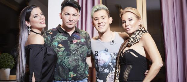 Das perfekte Dschungel Dinner: Jenny Frankhauser, Matthias Mangiapane, Daniele Negroni, Tatjana Gsell (v.l.) - Foto: MG RTL D / Severin Schweiger Das perfekte Dschungel Dinner: Jenny Frankhauser, Matthias Mangiapane, Daniele Negroni, Tatjana Gsell (v.l.) - Foto: MG RTL D / Severin Schweiger