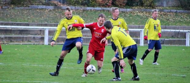 Der FC Erfurt Nord (in Rot gegen Leinefelde beim 3:0-Sieg) will gegen Bad Frankenhausen den Hattrick perfekt machen. Foto: Martin Bogatz Der FC Erfurt Nord (in Rot gegen Leinefelde beim 3:0-Sieg) will gegen Bad Frankenhausen den Hattrick perfekt machen. Foto: Martin Bogatz