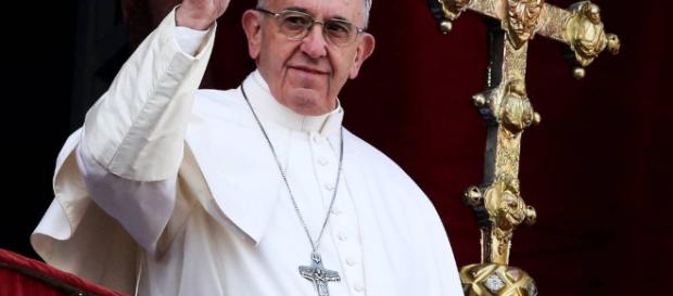 Em mensagem de Natal, Papa pede paz ante guerra e terrorismo. Em mensagem de Natal, Papa pede paz ante guerra e terrorismo.
