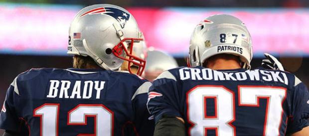 Gronk dice que vuelve a los Patriots si Tom Brady se queda en el equipo Gronk dice que vuelve a los Patriots si Tom Brady se queda en el equipo