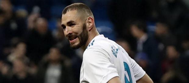 Mercato : L'offre incroyable qui éloigne Benzema du Real Madrid ! Mercato : L'offre incroyable qui éloigne Benzema du Real Madrid !