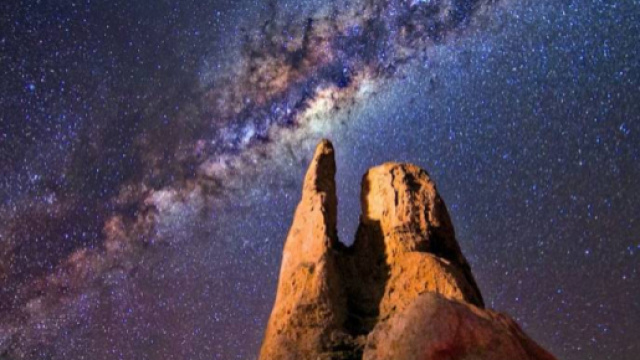 Oroscopo di domani 6 aprile 2018, previsioni e Astrologia di venerdì: spunta la Luna in Capricorno