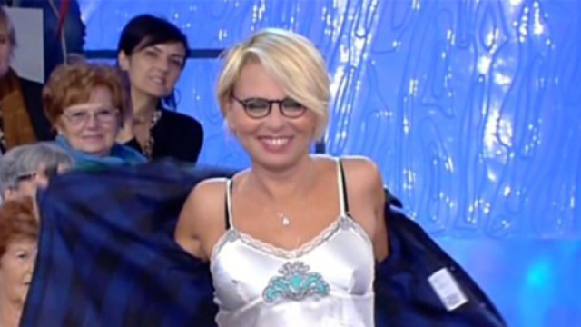 Sospeso Uomini e donne su Canale 5