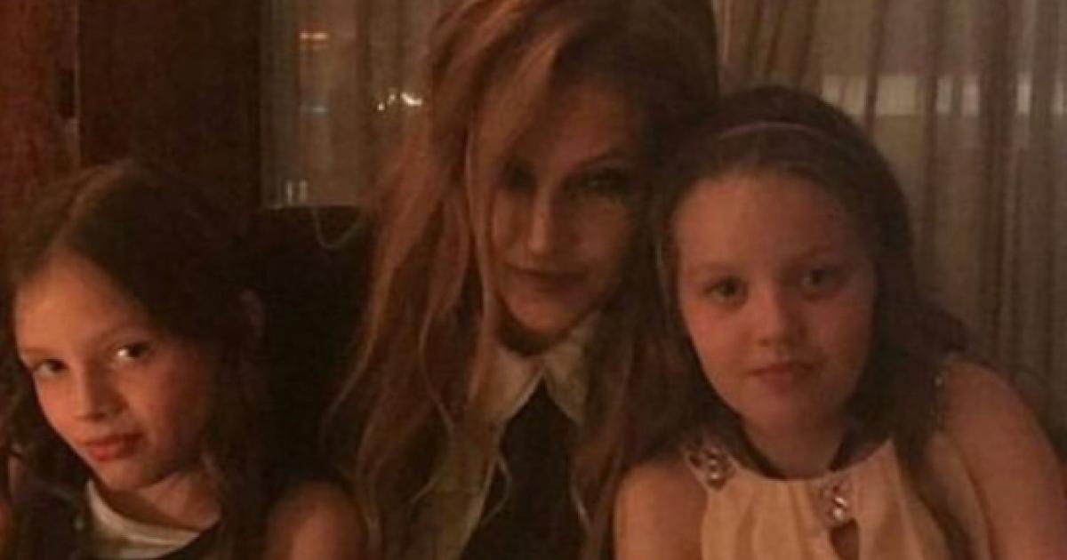 Lisa Marie Presley desperate for cash, willing to do ...