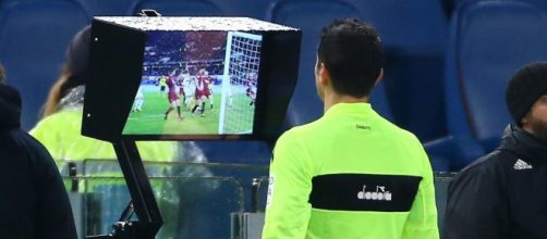 Var, Video Assistant Referee, conosciuta anche come moviola in campo