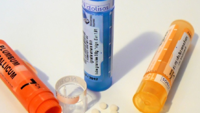 Bimbo con disturbi comportamentali &egrave; stato curato in Canada con un rimedio omeopatico che contiene saliva di cane affetto dalla rabbia.