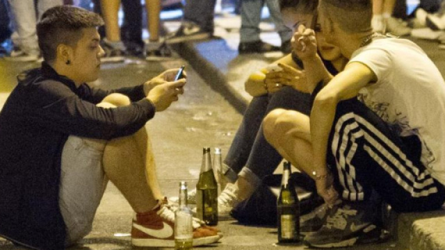 Il consumo di alcol sta calando tra gli adolescenti