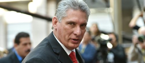 In alto, il nuovo presidente cubano, Miguel Diaz Canel