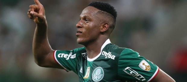 Zaga palmeirense ainda não se acertou desde a saída de Mina para o Barcelona Zaga palmeirense ainda não se acertou desde a saída de Mina para o Barcelona