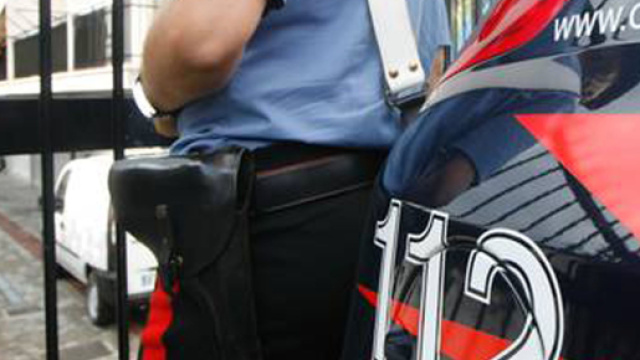 Il giovane è stato denunciato dai carabinieri.