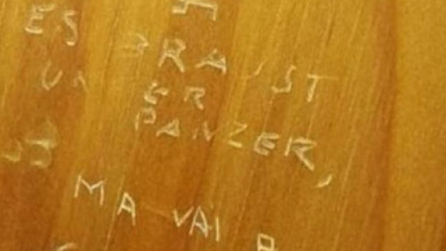 Montecitorio, scoperta una svastica nei bagni dei deputati - si24.it