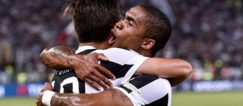 Juventus, Douglas Costa in panchina contro il Napoli?
